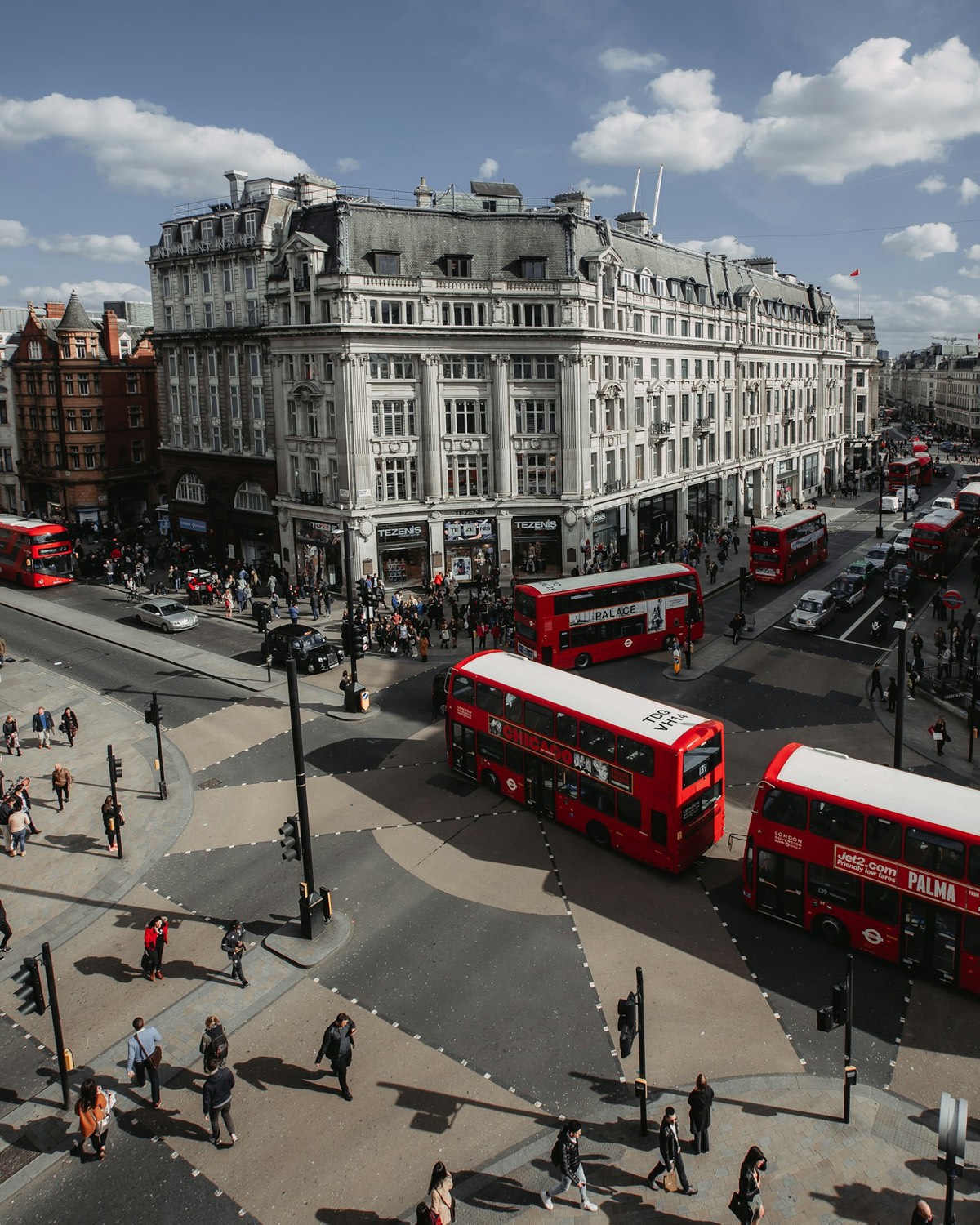 How to Stay Safe in the Major Study Abroad Hubs: Barcelona, Florence, Madrid, and London